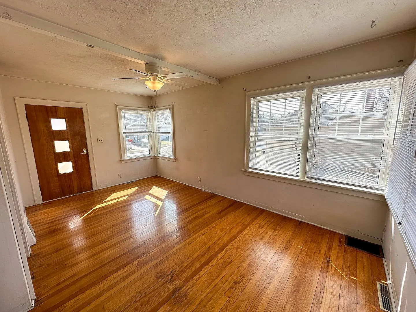 1431 Summit Ave — Photo 3