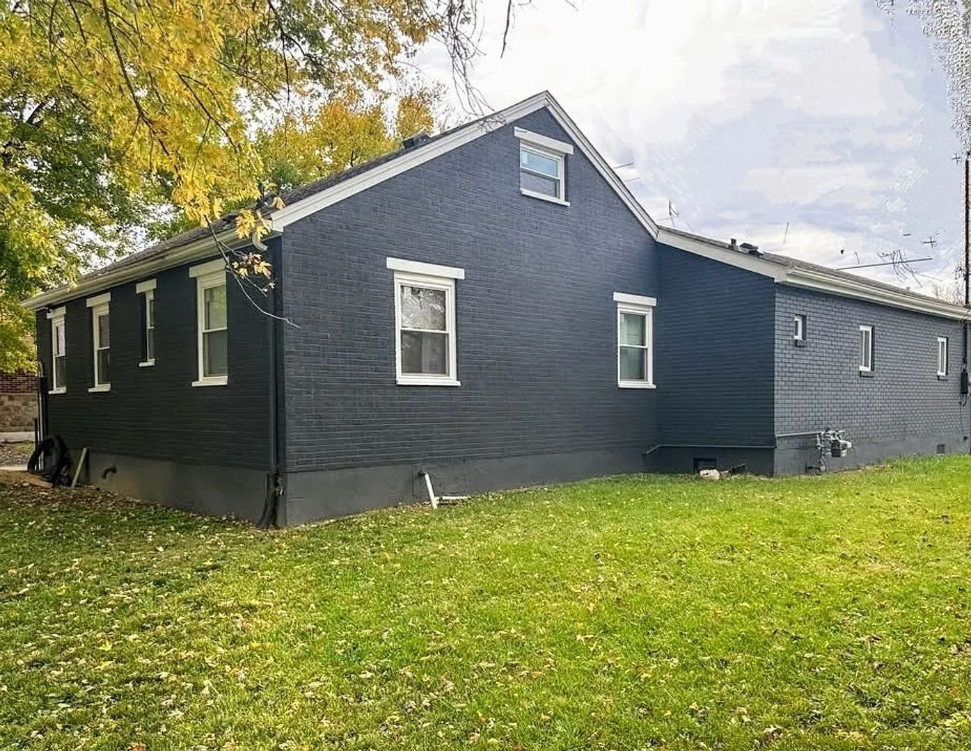Spacious 6BR House in New Lebanon — Photo 2
