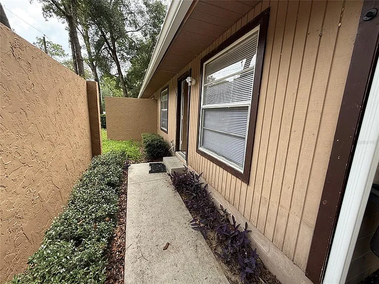 2710 NE 23rd Ave — Photo 4
