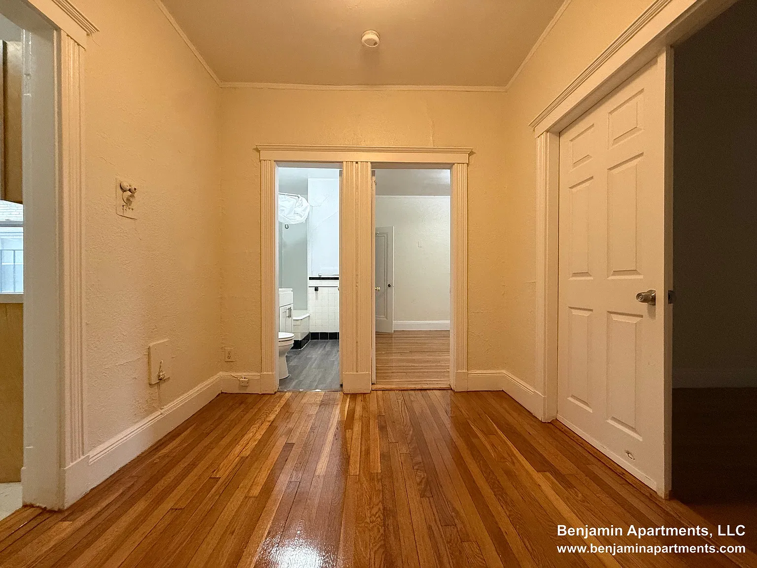 1 bed, 999 sqft, $2,145 — Photo 2