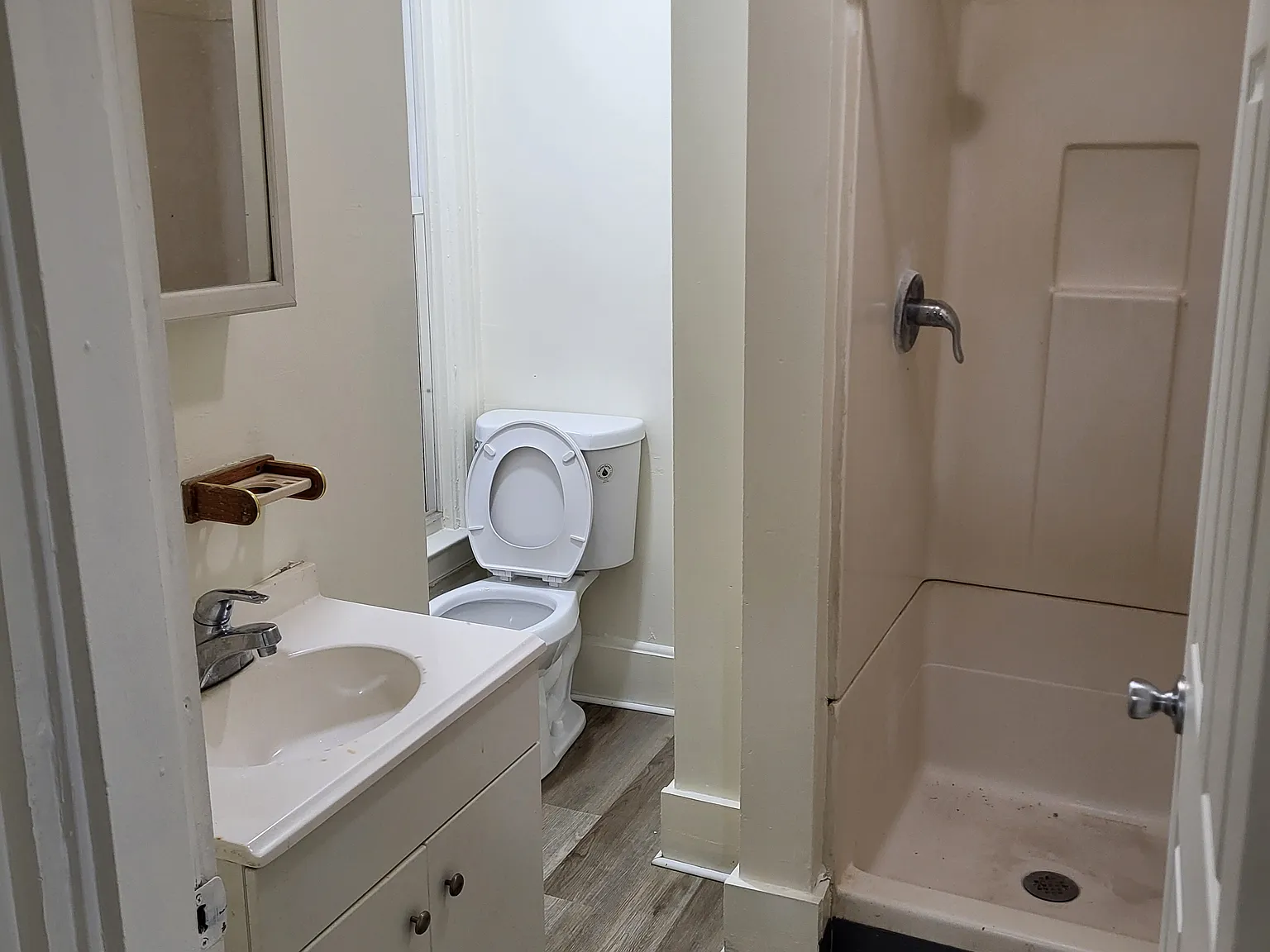 1523 Van Vranken Ave — Photo 4