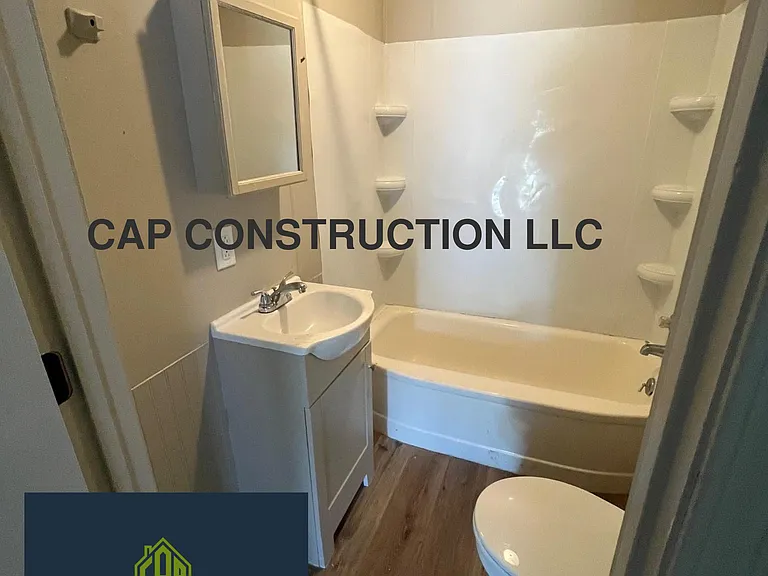 547 Berry St — Photo 3