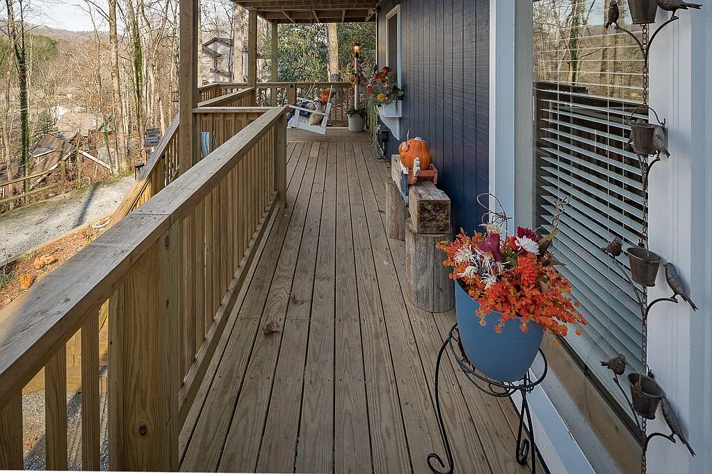 524 Clubhouse Dr — Photo 4