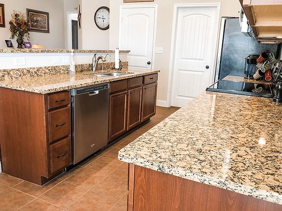 5th image of 710 Dimaggio Dr