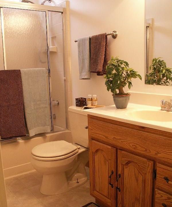 2nd image of 6099 Larchmont Dr