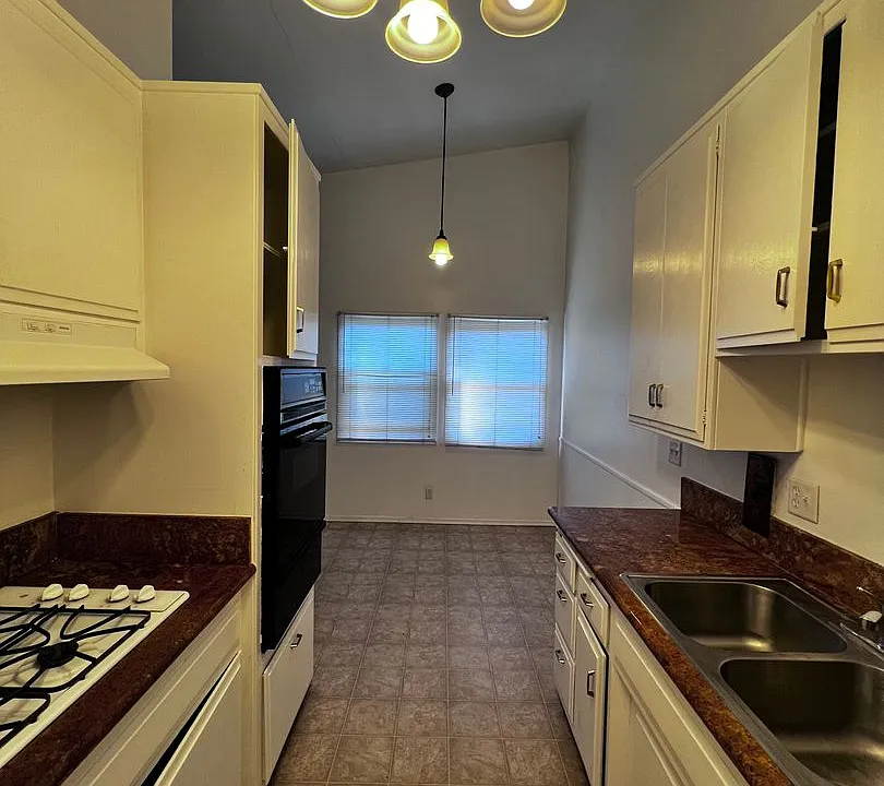 732 Sidonia Ave