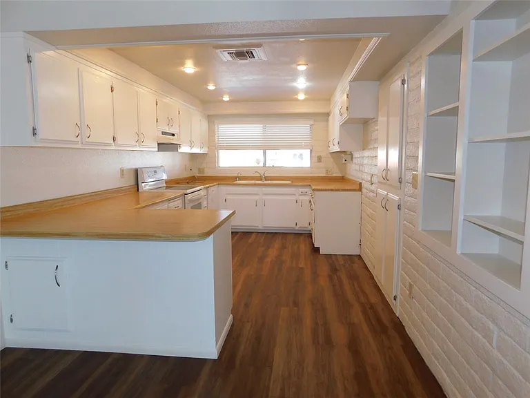 2077 Whitewater Dr — Photo 5