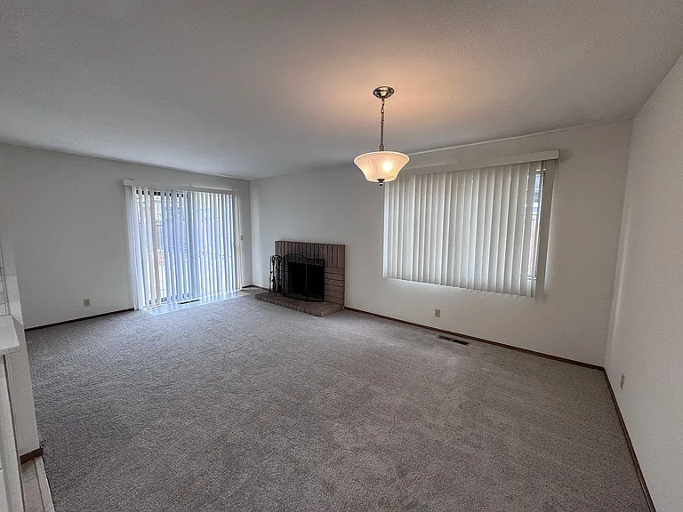 39145 Cindy St — Photo 2