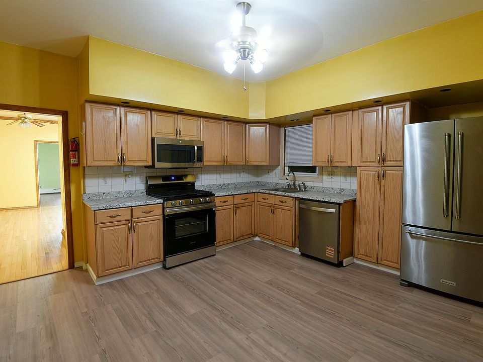 1st image of 53 E 21st St