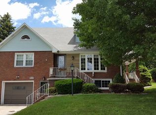 231 Laurel Dr, Greensburg, PA 15601