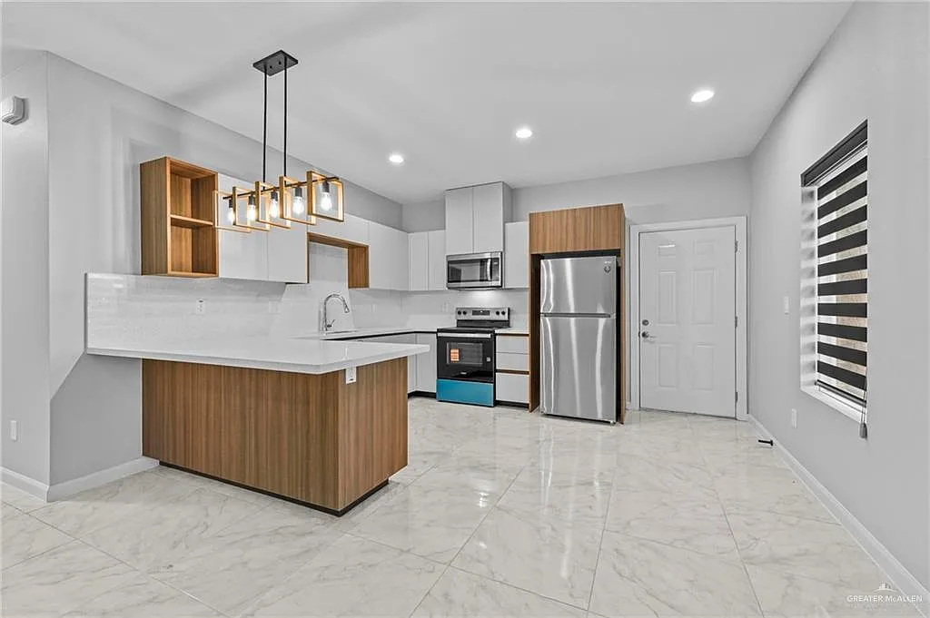 2 bed, 2.0 bath, 884 sqft, $1,250 — Photo 4