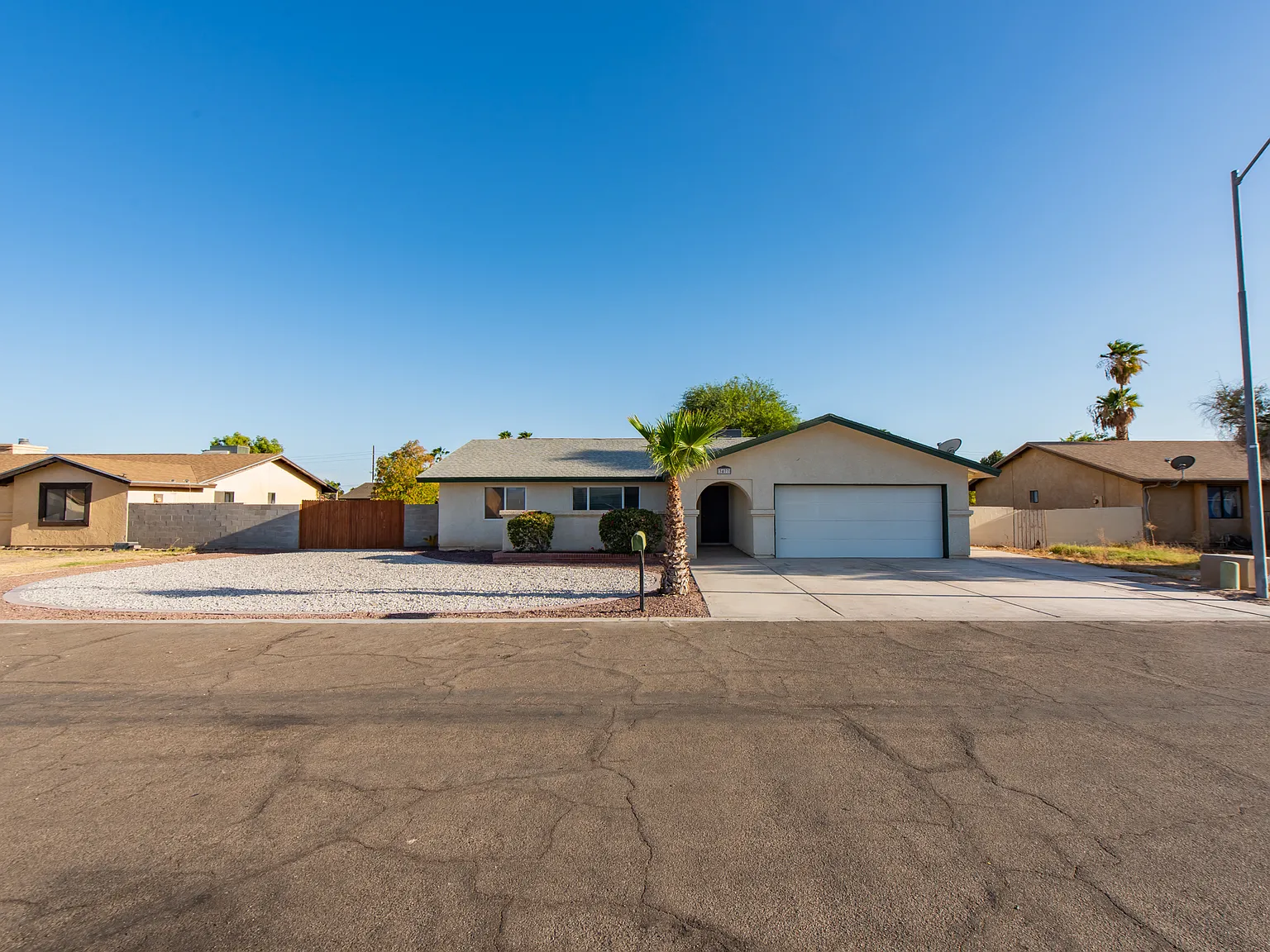 3 Bedroom Home 2 Miles from MCAS Yuma — Photo 1