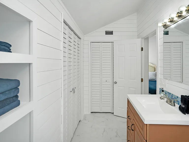 2803 Seagate Ln N — Photo 27