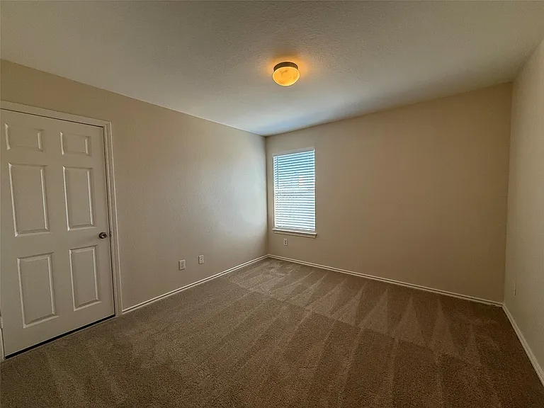 11606 Hereford St — Photo 15
