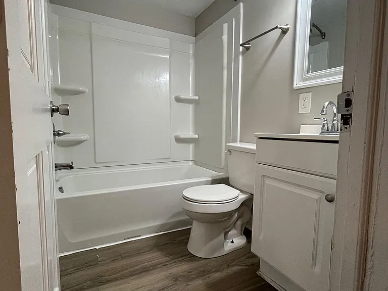 601 Highland Ave SE #B — Photo 4