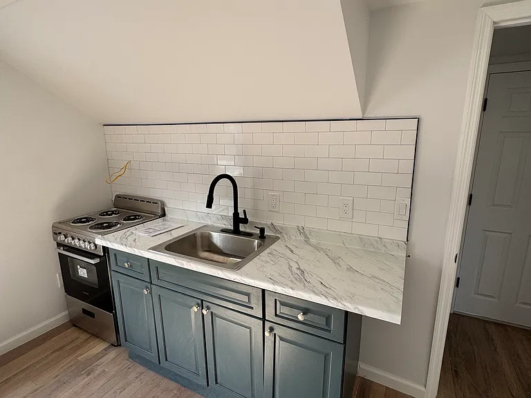 763 Lyons Ave — Photo 4