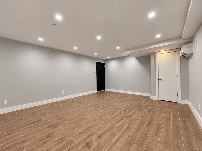114 Woodbine St #1B — Photo 8