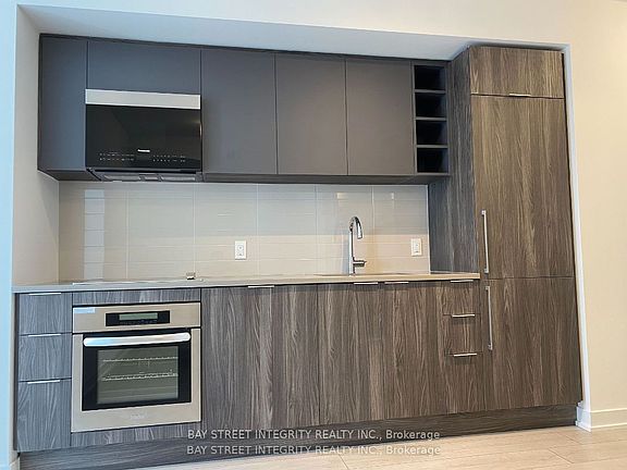 5th image of 2033 Kennedy Rd