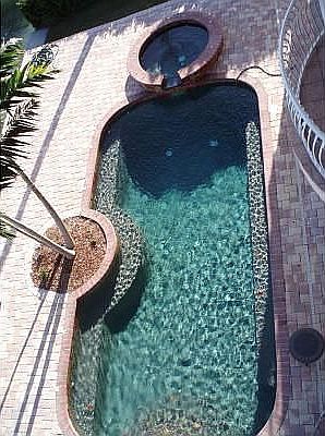 Gorgeous pool right next to the ocean