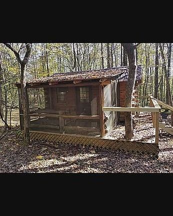 One room cabin
