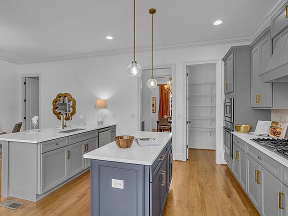 3rd image of 2306 Bellevue Ct
