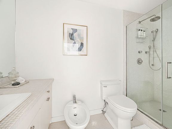 5th image of 146 W 57th St APT 37E