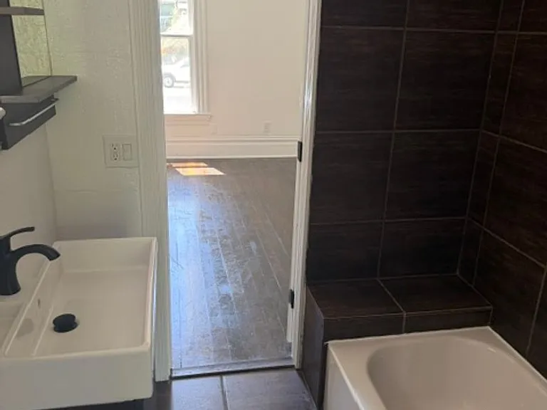 844 Isabella St — Photo 12