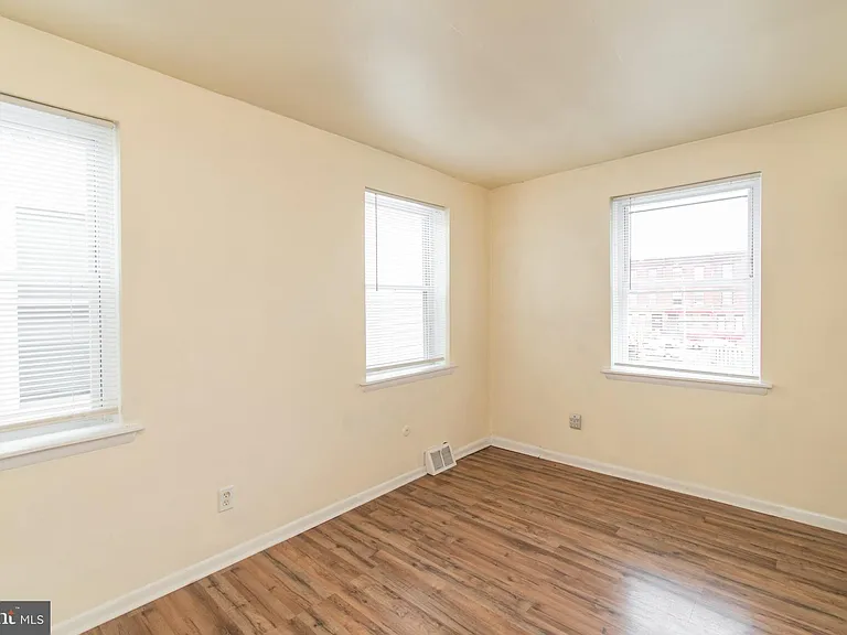 1635 Fontain St — Photo 16