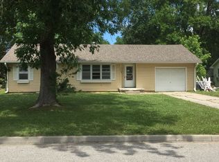 539 South Dr, Marshall, MO 65340