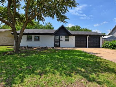 329 NW Jayellen Ave, Burleson, TX, 76028