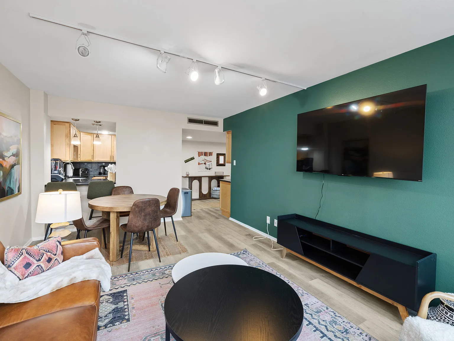 2 bed, 919 sqft, $3,100 — Photo 4