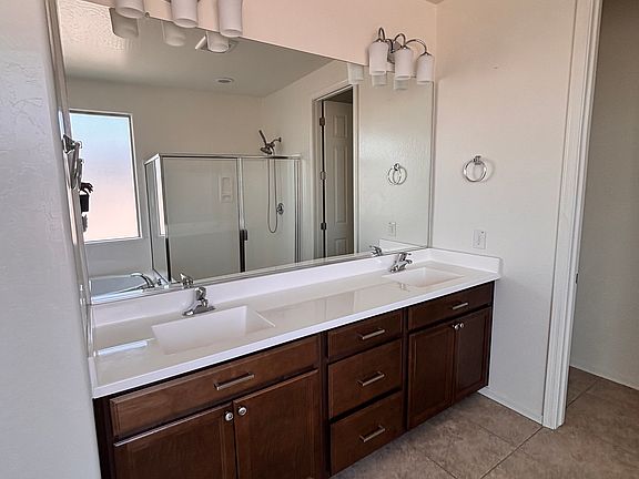 2nd image of 2043 E Lantana Dr
