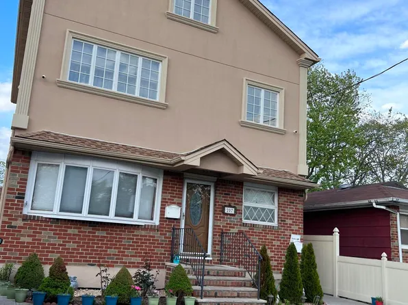 207 Dongan Hills Ave, Staten Island, NY