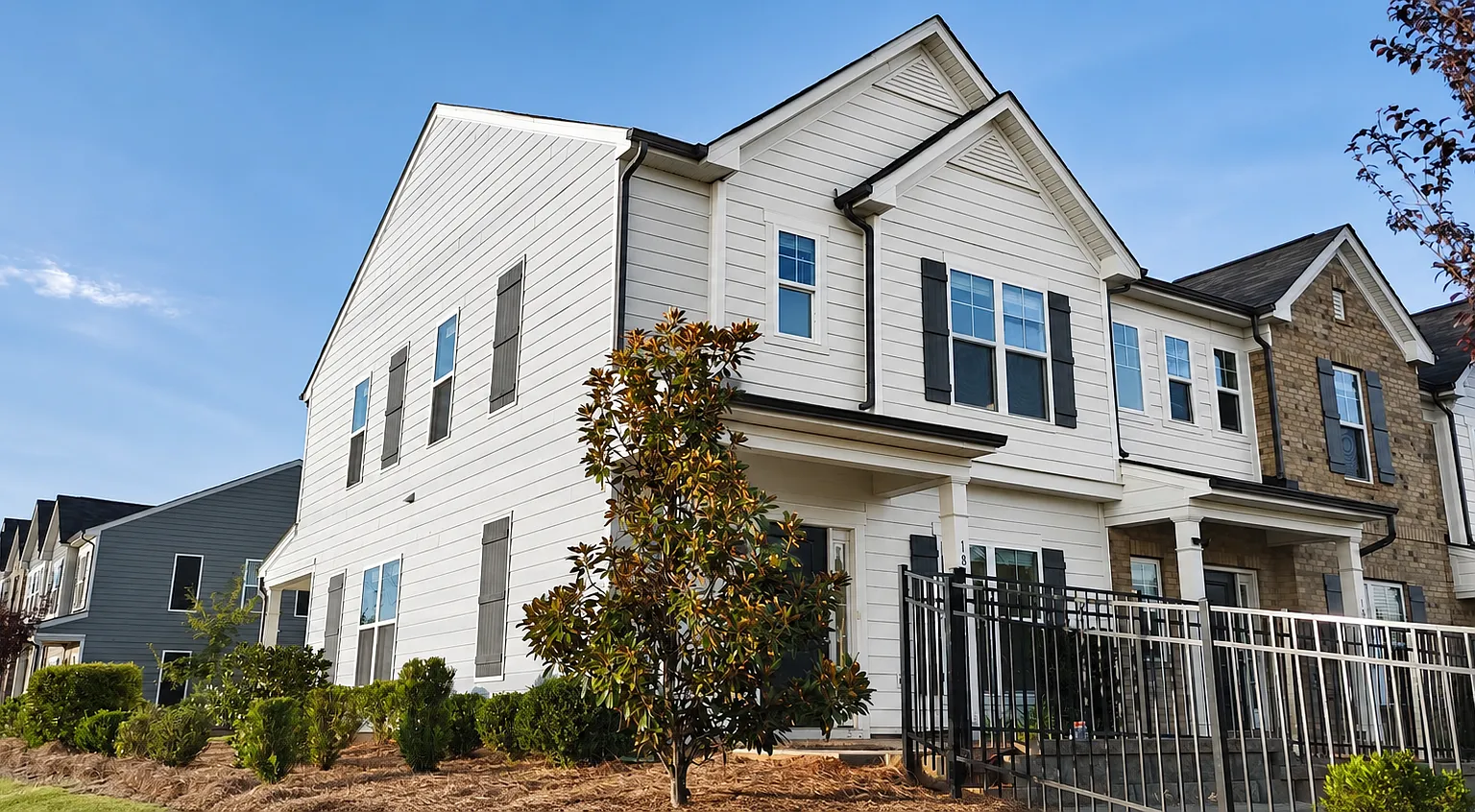 3 bed, 2.5 bath, 1585 sqft, $1,950 — Photo 2