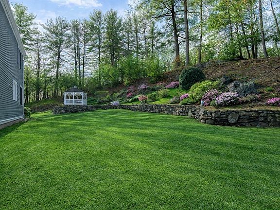 3rd image of 55 Forest Ridge Rd