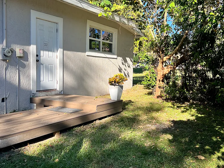 1858 SE Lake Weir Ave — Photo 25