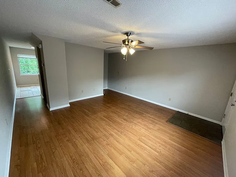 2165 S Milledge Ave #E5 — Photo 3