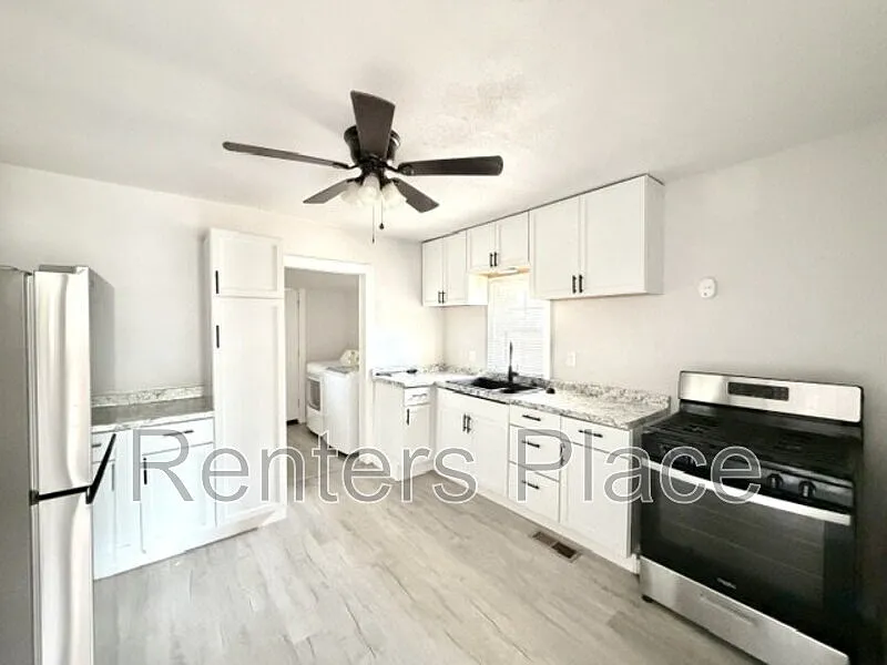 3 bed, 1.0 bath, 931 sqft, $1,300 — Photo 4