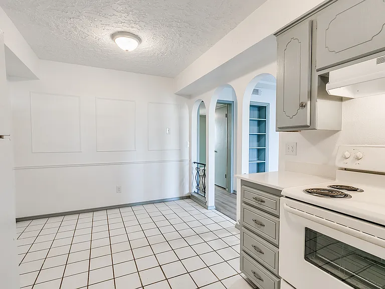 4132 NW 36th St #6 — Photo 5