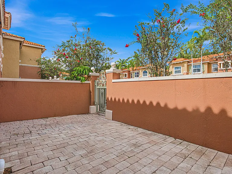 765 SW 107th Ave #2303 — Photo 28