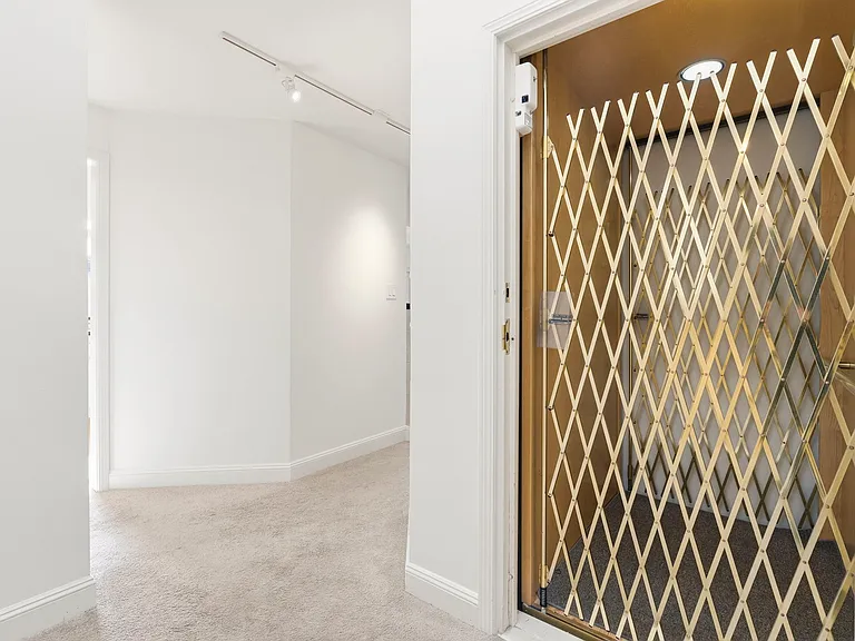 1924 Filbert St #2 — Photo 13