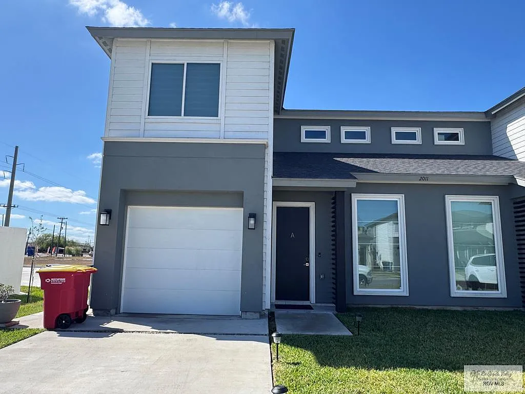 2 bed, 2.5 bath, 1465 sqft, $2,600 — Photo 2