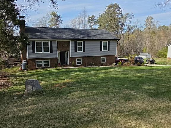 3rd image of 960 Rhine Rd