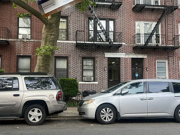 469 78th St APT 1R, Brooklyn, NY 11209