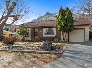 716 Kenaston Dr, Wenatchee, WA 98801