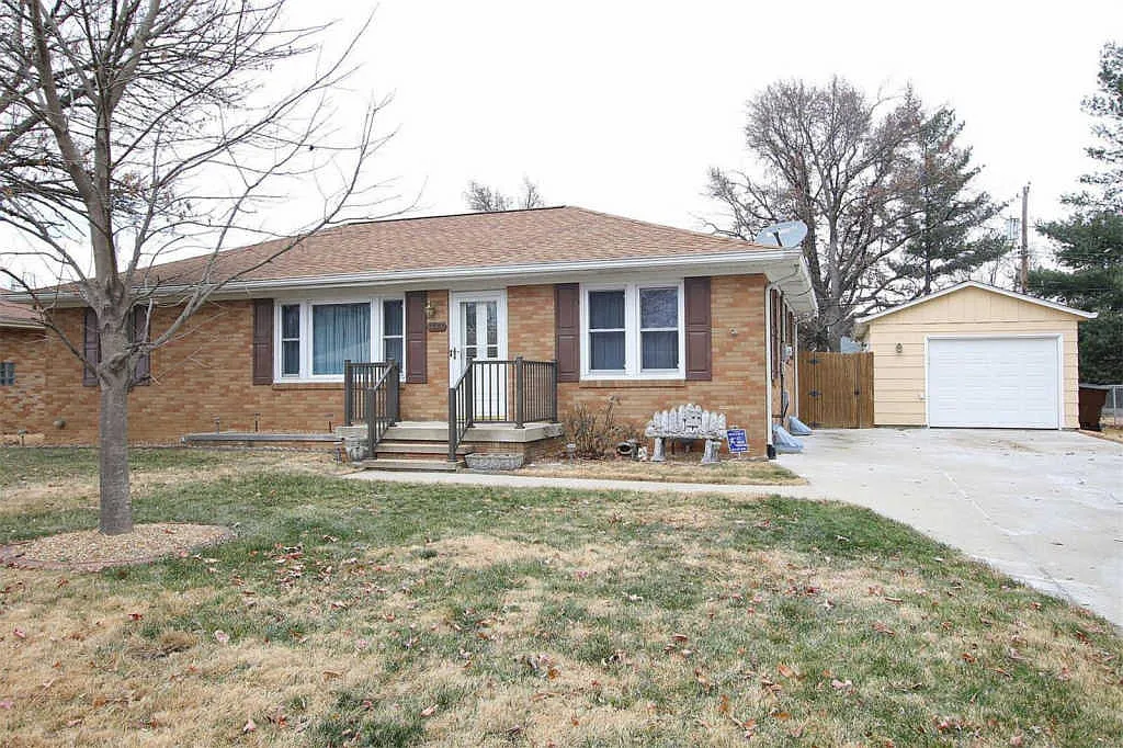 444 Florida Dr photo 1