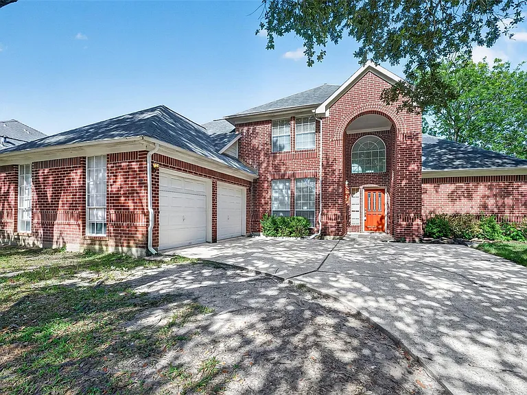 2411 Charter Oaks Ct — Photo 1