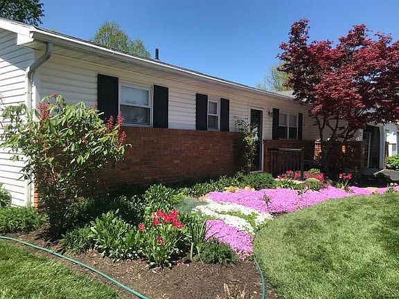 2nd image of 4895 Larwell Dr