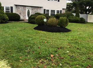 7 Sunflower Ct, Coram, NY 11727
