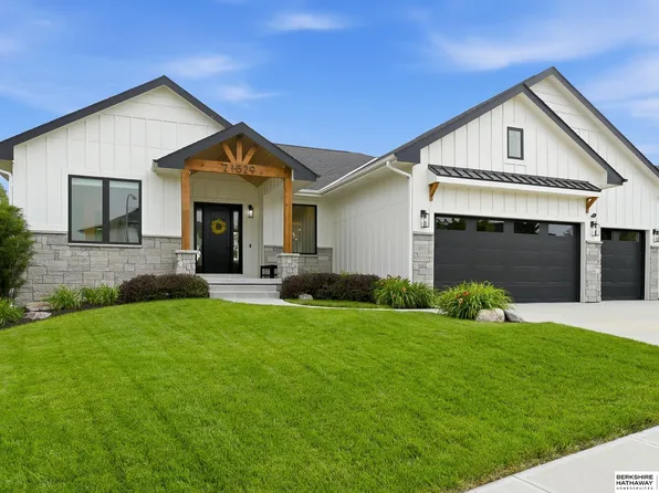 21529 B St, Elkhorn, NE 68022